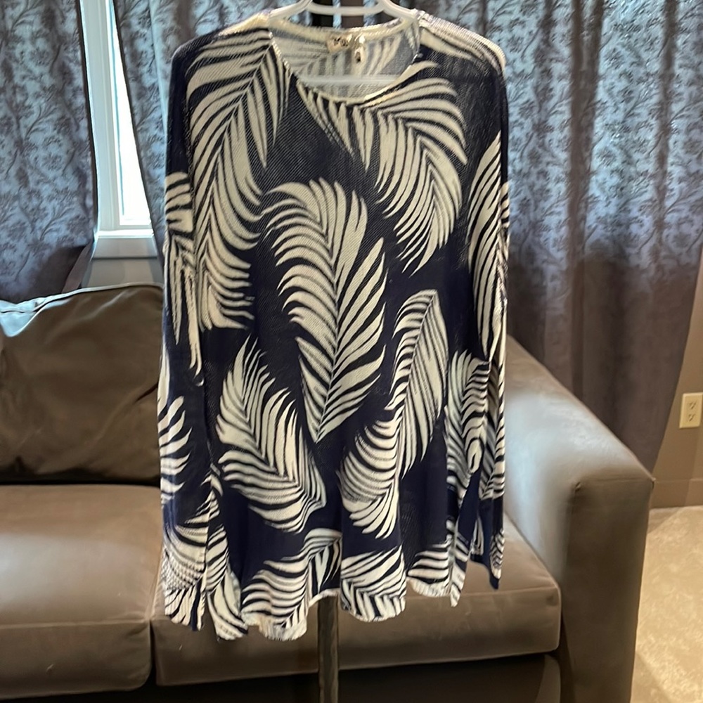 Show me your MuMi navy palm sweater size medium. Light weight oversized.